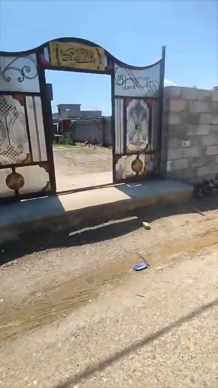 سلام عليكم ورحمه الله وبركاته المنشور معاد بسبب الوعود اخوان اذا ماتشتري لا دكول امسح المنشور وتاخذلك  كم يوم وتغلق تلفونك بيت للبيع مساحه 560متر كامل خدمات عنوان بغداد تقاطع النهروان شارع المجزرة نزله المصلخ يبعد عن الشارع العام 500متر  جنس العقار 35 زراعي سعر جدا مناسب 65 بي مجال لانو مستعجل على بيعه ***********

