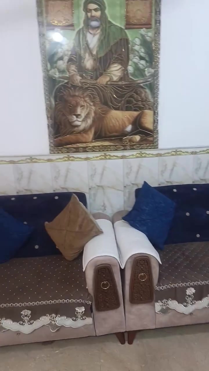 بيت مساحه ٧٥ سكينه زراعي شارع صيدلية الركن الأبيض/غرفتين طابق ونص بيتونه صب (السعر٨٥) ***********
