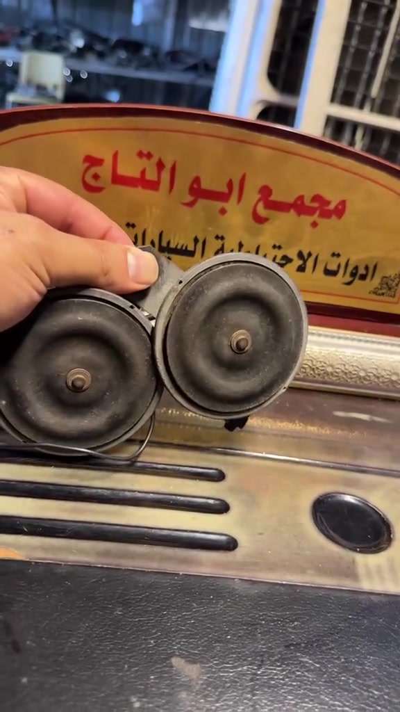 سيدان فيشه حمره
اصلي حاويه 
مجمع ابو تاج 
***********
