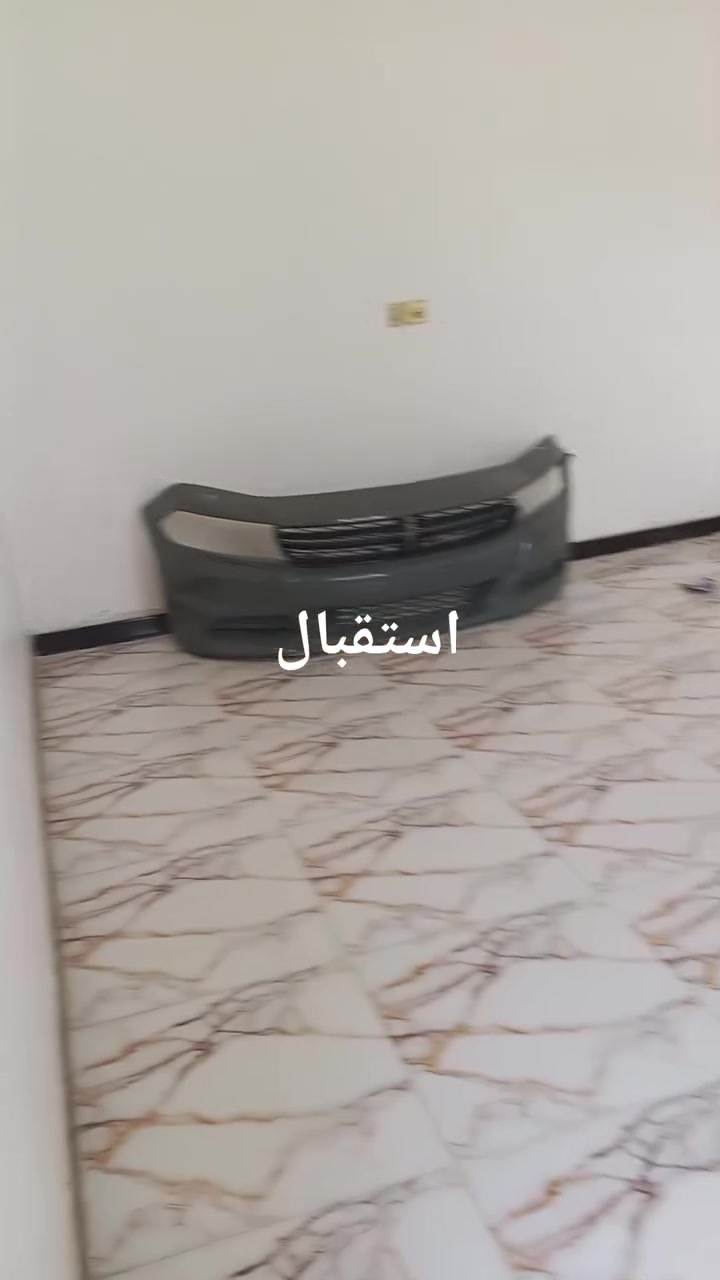 سلام عليكم بيت للبيع كوت نواب ضباط قرب مدرسة القلم بيت مساحة 250 متر بناء حديث طابوك زراعي مسجل ضمن البلدية 
استقبال 
صاله 
مطبخ 
غرف اثنين 
صحيات خارجية 
السعر 35
رقم موبايل ***********
