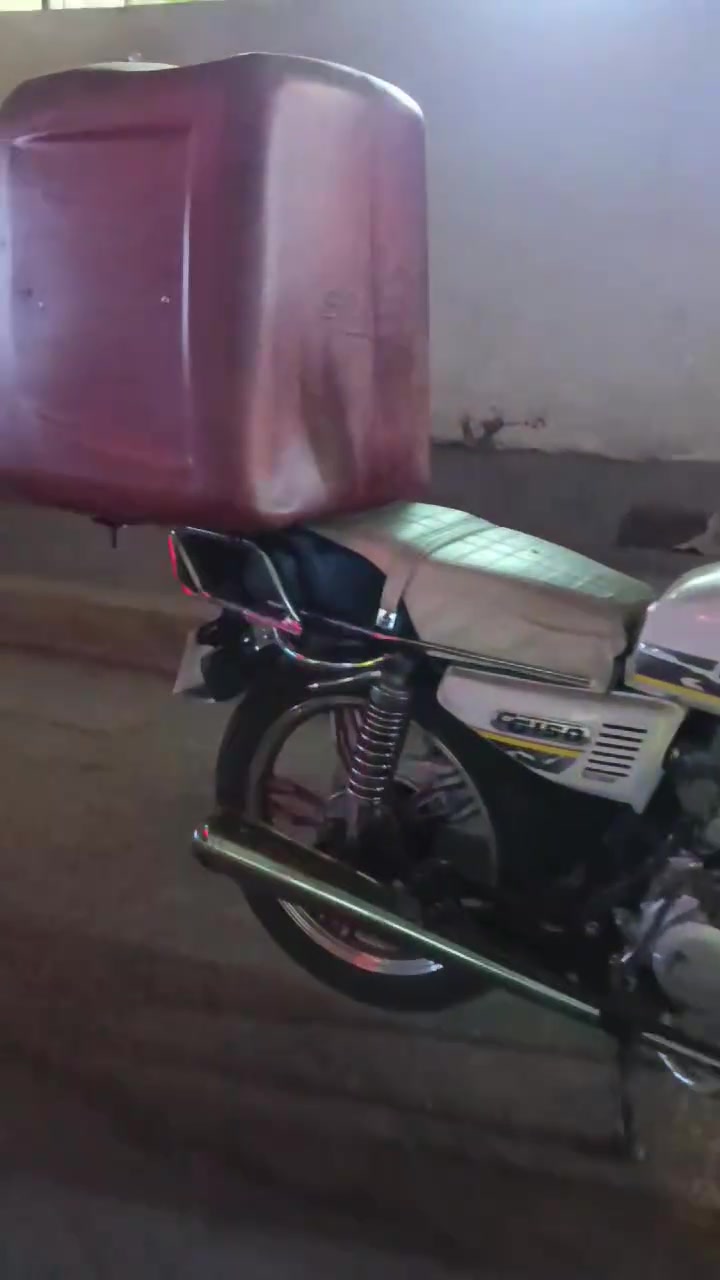 سونك 24 سويج وبصمه كهربائيات كامله عدا الدشبول مرات يشتغل مرات لا اعتقد بي كطع،  الدراجه نضيفه خير من الله مكينه مامفتوحه لاتبخير ولاتنقيص السعر 550 
مكاني بغداد الشعب 
رقم الهاتف:  ***********
