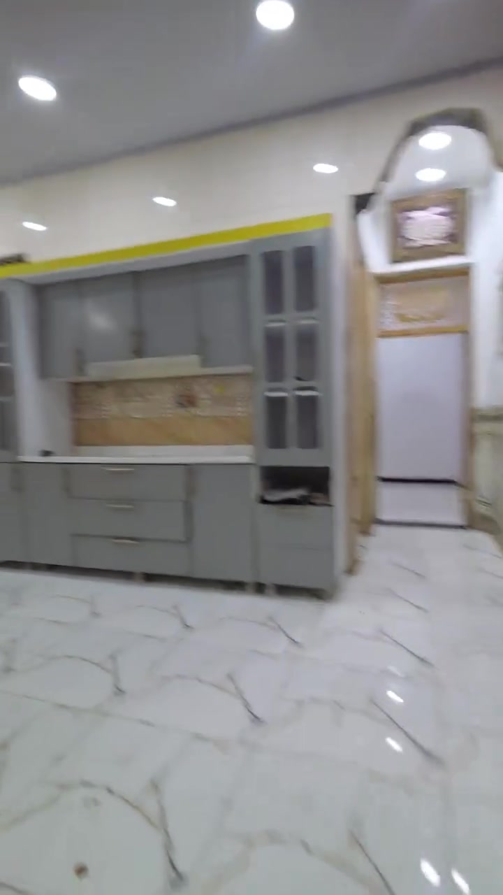الدار لليجار المساحه ١٠٠ متر 
بناء حديث المكان جسر ديالى قرب السوق الرياض 
للاستفسار اكثر *********** 
تصال او واتساب  مندووب 🫆
