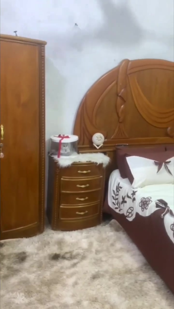 بغداد حي العامل غرفه نوم ٧٠٠ تخم مع بردات وكوشات وطبلات عدد٢ب٣٠٠ زوالي ب٤٥الوحدة بغداد حي العامل اي استفسار ***********
