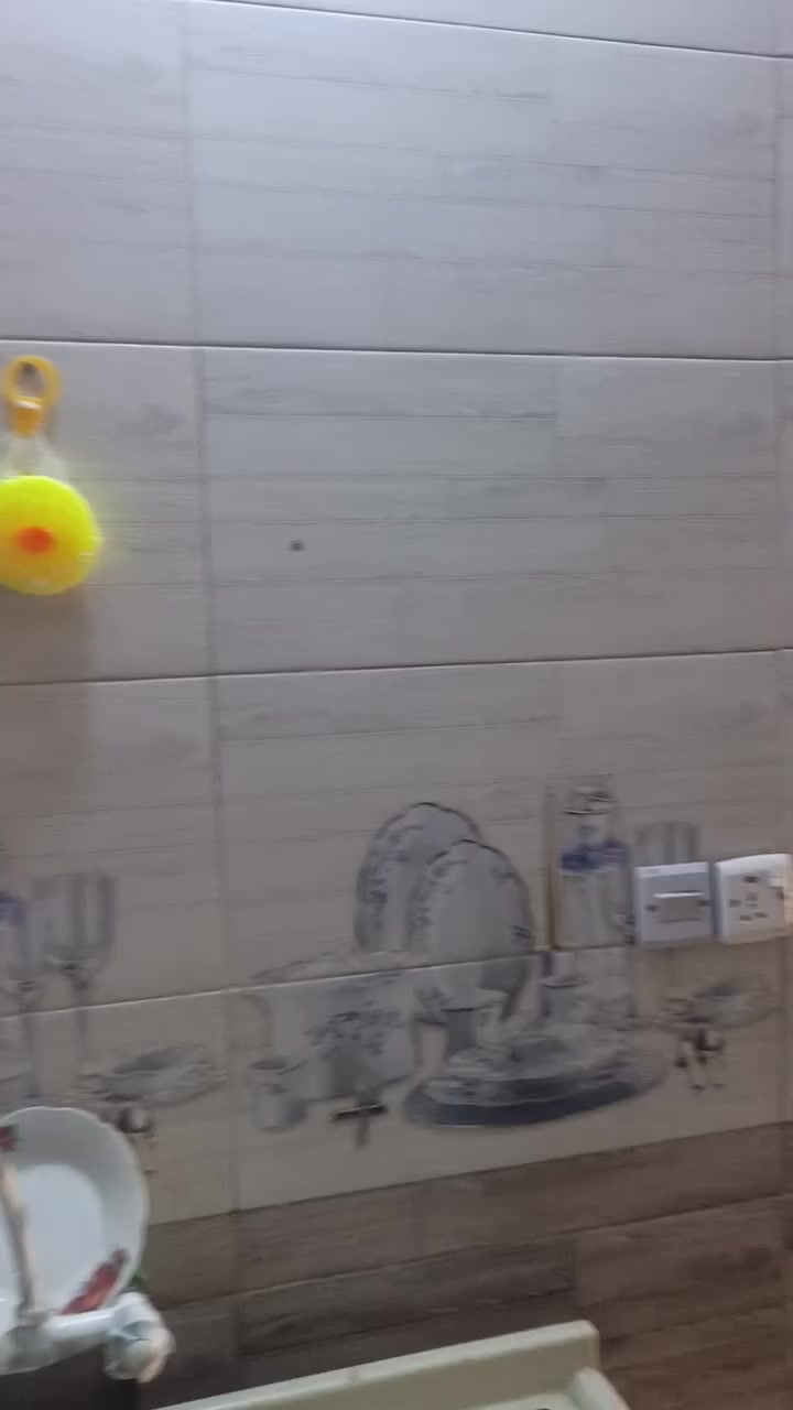 بيت مساحه ٧٥ سكينه زراعي شارع صيدلية الركن الأبيض/غرفتين طابق ونص بيتونه صب (السعر٨٥) ***********
