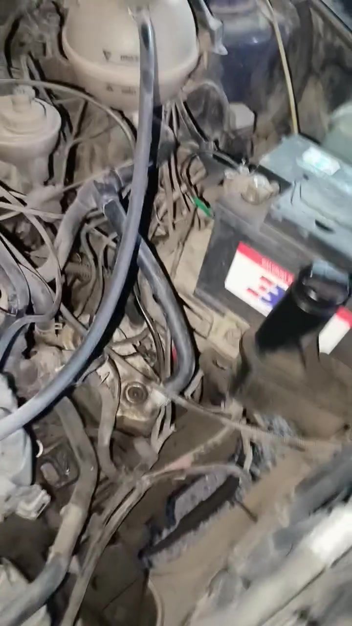 يالله السلام عليكم سياره كولف للبيع موديل  93
كير اوتو مكينه 2000 خير من الله تبريد تدفئه  
ويل كب توساس  اصلي  سياره كهربائيه حلو  ماملعب بيه  سنتر لك بلادي ستستم صوت كامل 
سياره مصرف عليه مال جناي  شويه القماره  جراد.  سياره رقم بغداد باسمي مكاني بغداد الزعفرانية ***********
السعر43وبيه مجال للشراي
