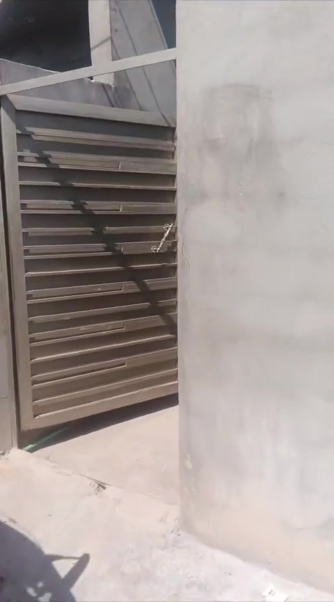 بيت للبيع 100 متر التفاصيل مالته بيت ركن ع السياحي اول شارع مقابيل اسواق الكفيل زراعي سند 25 متكون من غرفه وصاله ومنور واستقبال ، البيت جديد مصار 7 اشهر من بنيته بس صارلي ضرف وارد ابيعه ، المنطقه خدمات كامله ماي وكهرباء ومجاري وتبليط عارضه ب 40 وبي مجال ، 
رقم الهاتف ***********

نص مكتوب في الصور:
- ١٦:٢٢ ٢٠٢٦/٠٩/١٣
