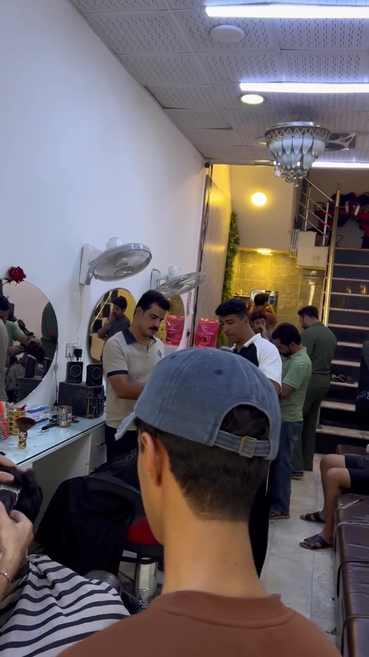 💈✂️ سنتر الكوافير مصطفى الحلاق ✂️💈
🔴 يعلن عن فتح باب التسجيل في دورات الحلاقة الرجالية الاحترافية 🔴
هل تبحث عن مهنة تضمن لك مستقبلك وتفتح أمامك أبواب النجاح؟
انضم إلينا وتعلّم الحلاقة الرجالية على أصولها، بإشراف متخصصين وخبرة عملية حقيقية.
✅ الدورة مستمرة حتى إتقان المهنة بالكامل وضمان التعلم بنسبة 100٪
✅ تدريب عملي 100٪ على موديلات حقيقية يوفرها المركز
✅ متابعة مستمرة حتى الاحتراف
📚 محاور الدورة: ✂️ تدريج الشعر واللحية بأحدث التقنيات (3D و6D).
✂️ تحديد الشعر واللحية باحترافية عالية.
✂️ صبغ الشعر واللحية بأحدث الأساليب.
✂️ استخدام الخيط والشمع وتنظيف البشرة بأجهزة متطورة.
✂️ قص الشعر بالمشط والمقص والتشفير الاحترافي.
✂️ تنفيذ أحدث التسريحات العصرية والرسمية.
✂️ استخدام الكيراتين ومعالجات ومنتجات العناية بالشعر.
✂️ سحب اللون وتقنيات الصبغ الحديثة (السلفر وغيرها).
✂️ فن التعامل مع الزبائن وإدارة صالونات الحلاقة.
🎓 يمنح المتدرب شهادة مشاركة بعد إكمال الدورة.
📍 العنوان: واسط – المشروع – شارع أزياء ميكانو.
📞 للحجز والاستفسار: ***********
✨ استثمر بوقتك وتعلّم مهنة تدرّ عليك دخلاً وتمنحك مستقبلاً مهنياً واعداً.
💈 النجاح يبدأ بخطوة... وخطوتك الأولى معنا. 💈
