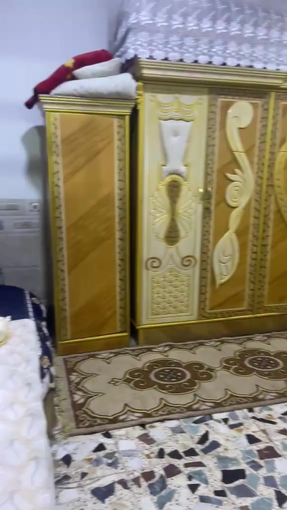 غرفه نوم خشب عراقي للبيع مكاني بغداد حي النصر السعر ٦٠٠ 
***********
