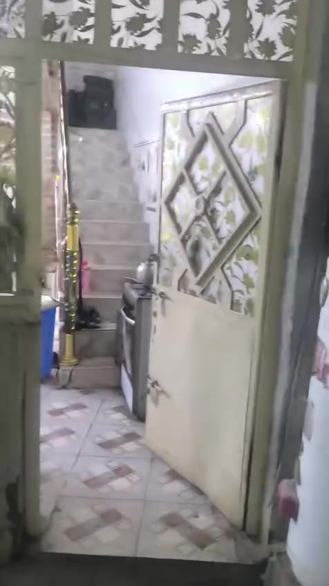 سلام عليكم دار للبيع مساحه 120 واقع حال .سند 25 تفاصيل البيت بلفيديو العنوان بغداد .جسر ديالى القديم شارع الحدادين .مقابيل عماره دفاعي بلفرع قريب على شارع العام  الإستفسار اتصل على رقم ‏‪***********‬‏
