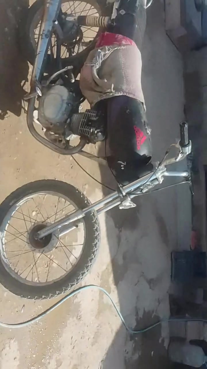 السلام عليكم دراجه حربيه للبيع اوراق ماكو مقفوله من السرقه سعر 170 بيها مجال حق الجايه***********
