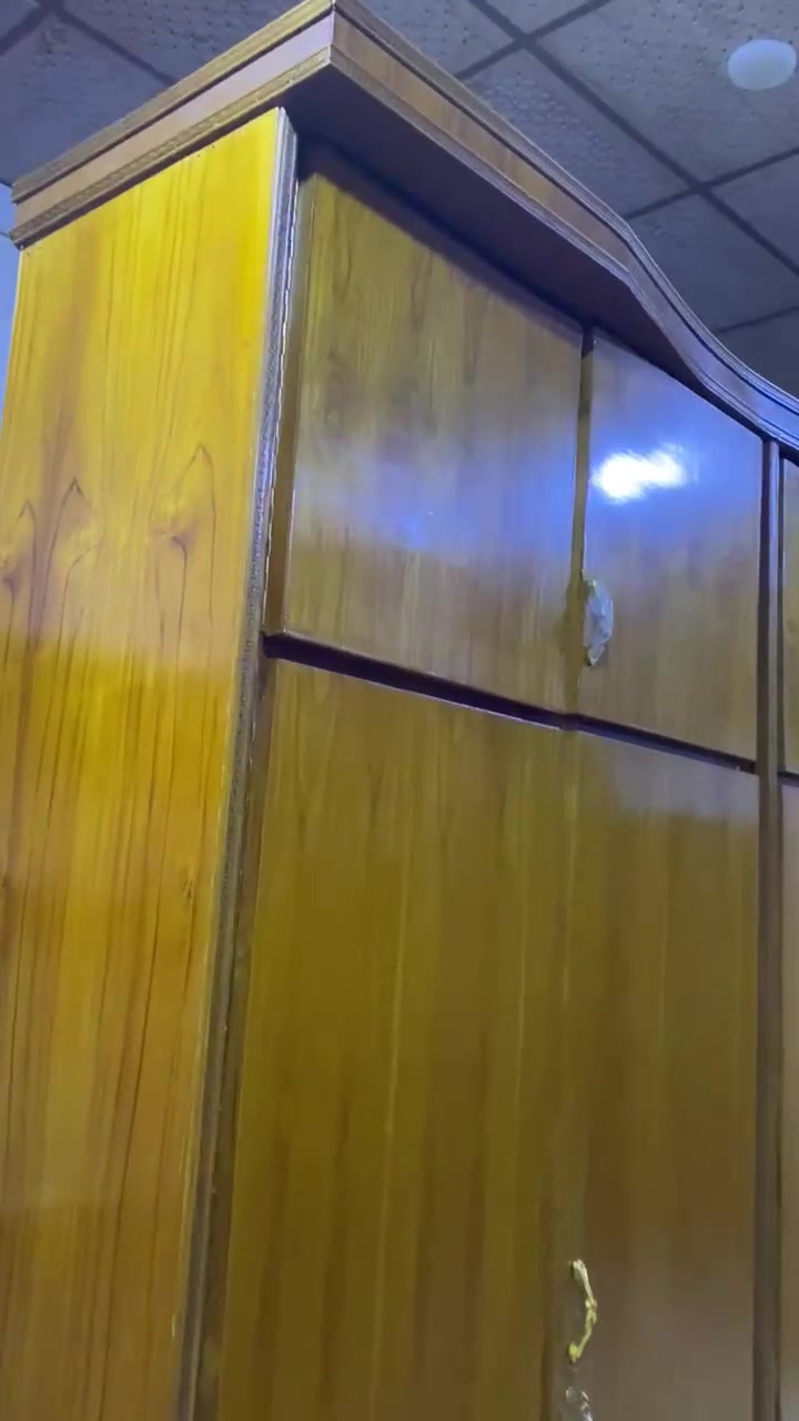 سلام عليكم كناتير سته ملحق حطاطه فول نضافه السعر الواحد 360 المكان رمادي الملعب سوك سلاله ***********
