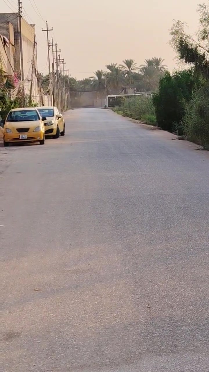 سلام عليكم بيت البيع 100متر طابق واحد سواده المولده ثانيه سند ٢٥ قرار محكمه بيت حلو ومناسب كلش تفاصيل البيت داخل الفديو الاستفسار إتصل *********** *********** تابع صفحه
