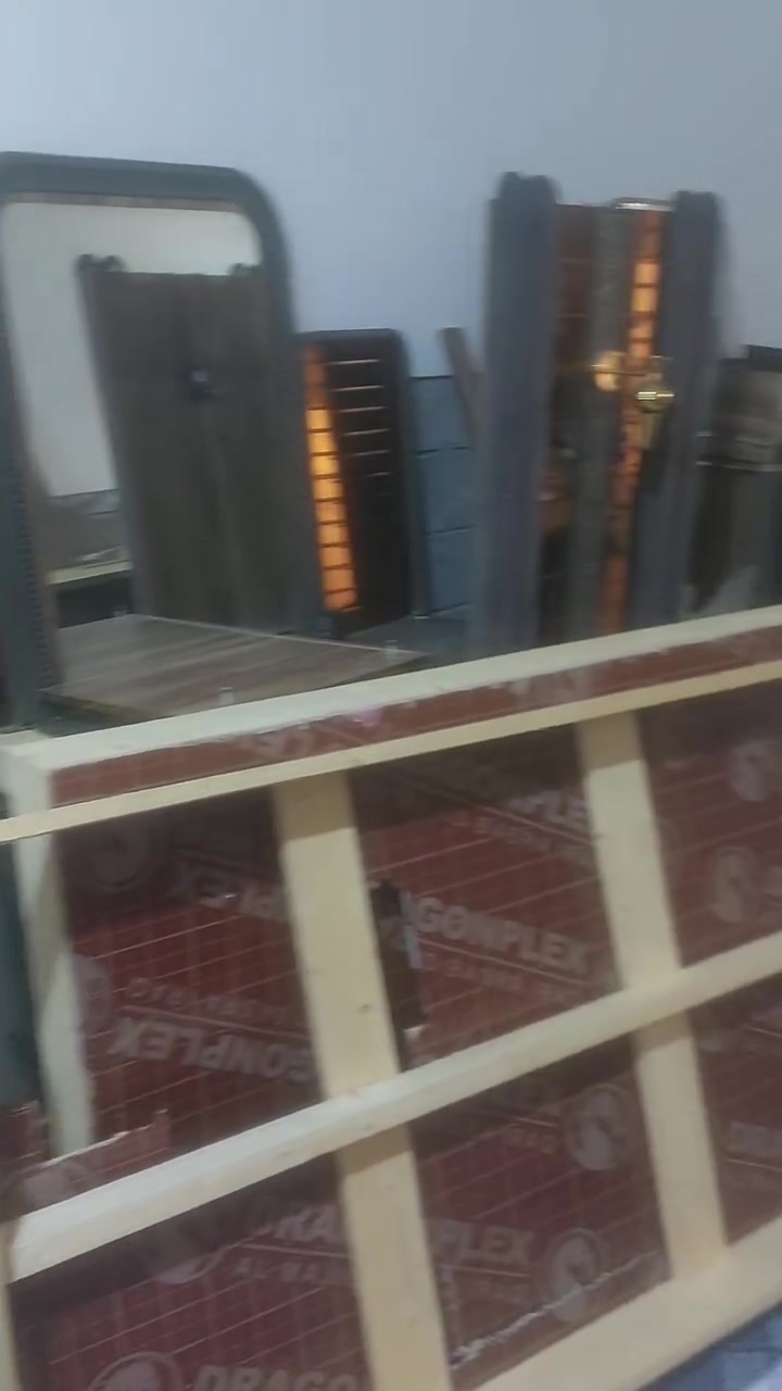 غرفة خشاب صاج لبيع كامله مستخدمه اقل سنه مكاني البصرة ناحية النشوة السعر خاص ***********

