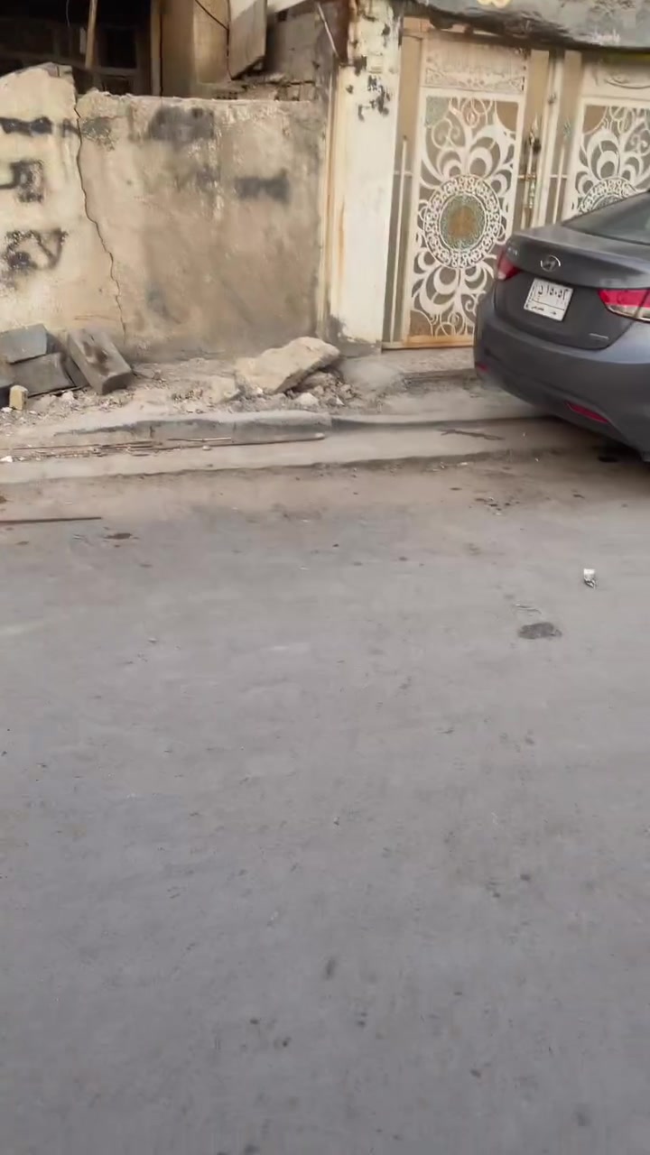 السلام عليكم بيت 100متر تقاطع الكهرباء شارع البنجرجي البيت يرادله ترميم ***********
