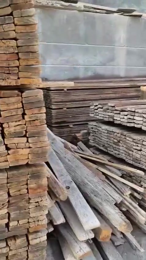 قالب خشب مستعمل للبيع نضافة موضح بالصور
العدد 30 مكعب
 20 مكعب الطوال و10مكعب الكصار
العنوان حلة شارع 60 للاستفسار ***********
