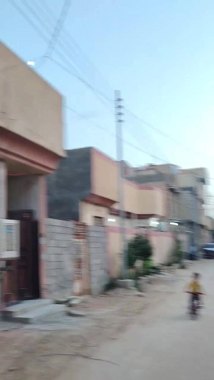 بيت ٥٠ متر للايجار قرب جامعه الصفوه أقرب للشارع الروضتين هذا رقم ابو البيت ***********
