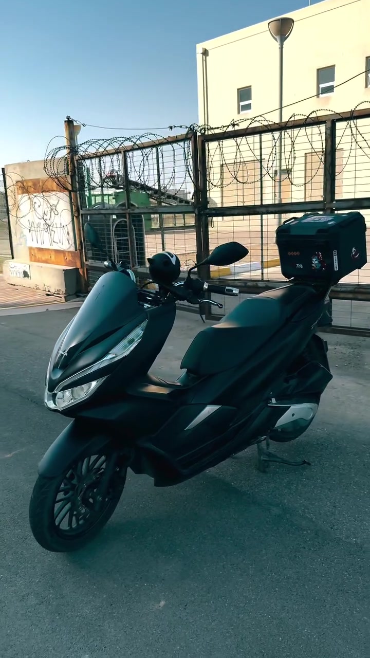 يالله السلام عليكم دراجه PCX جيل الثالث كفاله عامه الدراجه 
ماشيه 17.000 نضافه 100%
السعر مليون و900 وبيها مجال بسيط
عنوان بغداد بسمايه 
التواصل ***********
