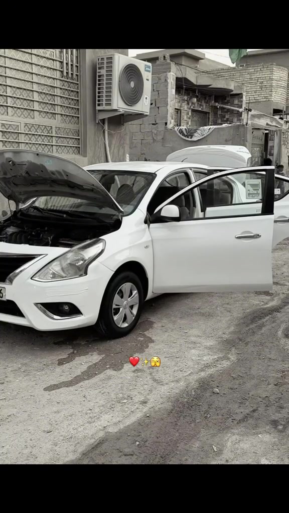 سياره نيسان صني هندي بليته زرقي موديل 18 بيها بارد بالباب الخلفي مال العبري وصبغ والدوسه هم شويه بيها صبغ تبريد ش تبريتها جديد صندوق شويه بيه بارد وباقي السياره جديده خير من الله ماكينه وقير مكفولاتض مكانها بغداد الشعب ***********
