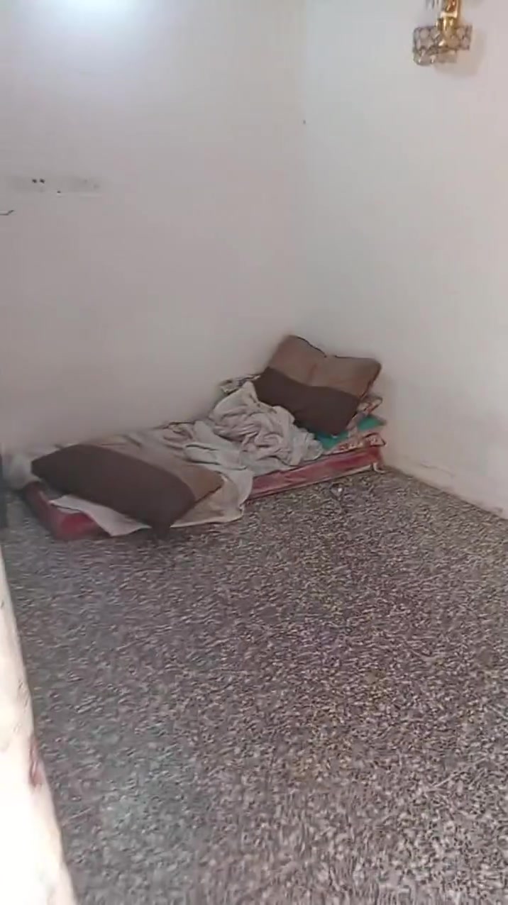بيت للبيع بحي الانتصار ومساحتة 80متر غرفه فوك وسطح وغرفة جوة حمام جوة وحولي ومطبخ يصير واستقبال *********** وسعر البيت 30بي مجال
