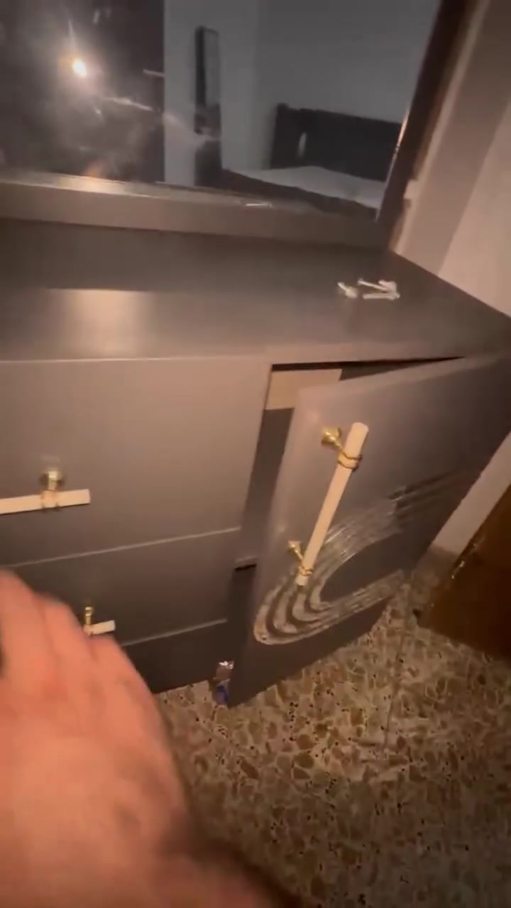 سلام عليكم غرفه تركيه اخت جديده 7قطع سعر 600وبي مجال للشراي رسلني واتساب ***********
