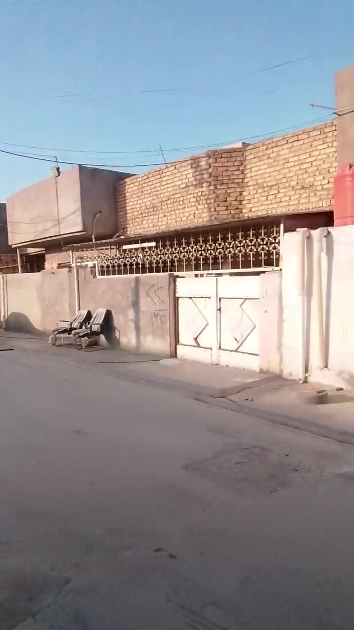 سلام عليكم بيت للبيع ميت متر طابق ونص كامل خدمات كامله مي ومجاري وكهرباء وتبليط طابوك وطابق ثاني فرمستون تواصل عل واتساب ***********بل حميديه يم مدرسه المزايه سعر60 بي مجال
