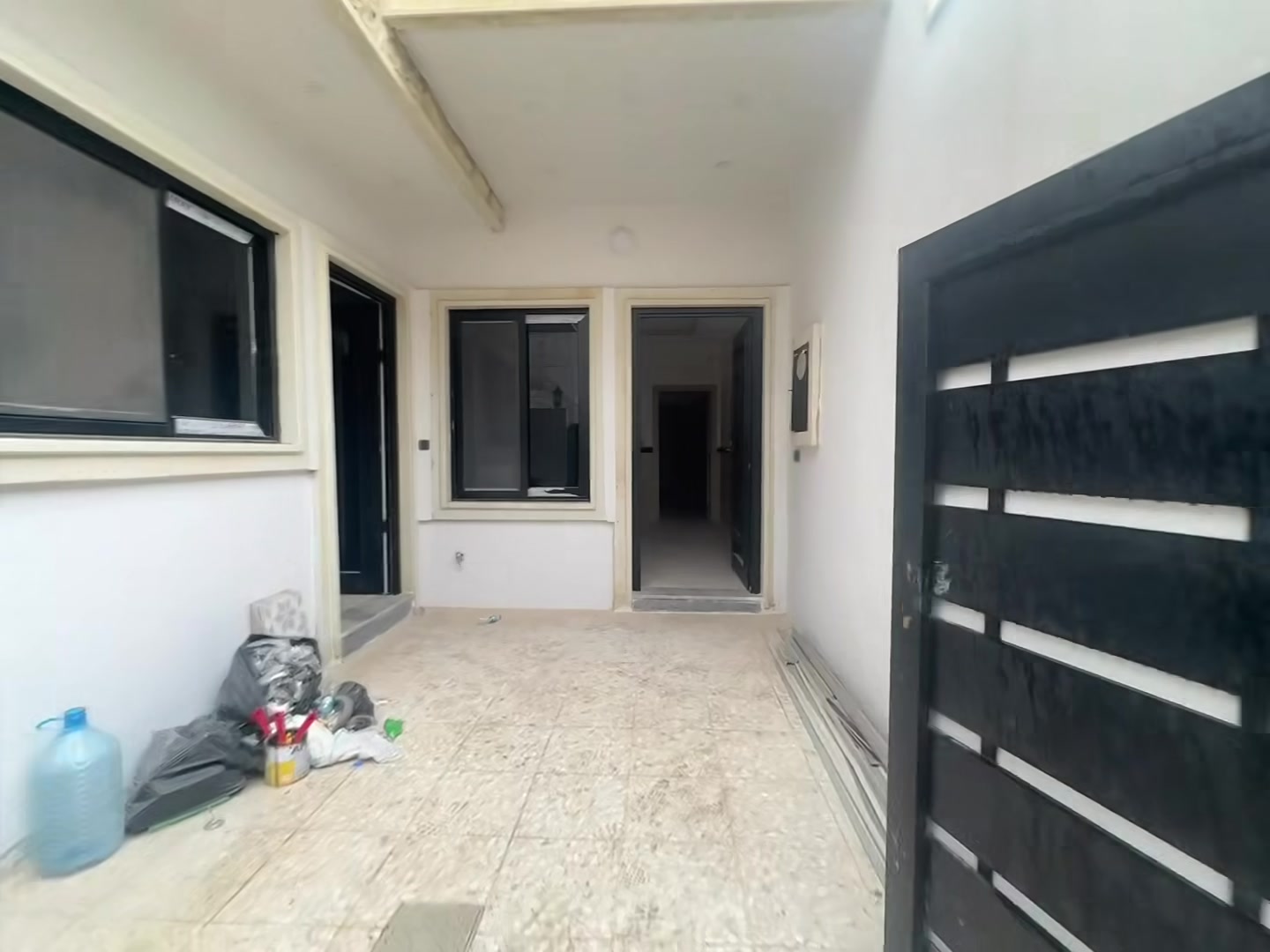 بيت للإيجار في مزارع زيونه المقابيل المرور 
ثلاث غرف نوم بناء حديث فول 
ايجارو ٣٥٠ 
الاستفسار الاتصال على الأرقام 
***********
***********
