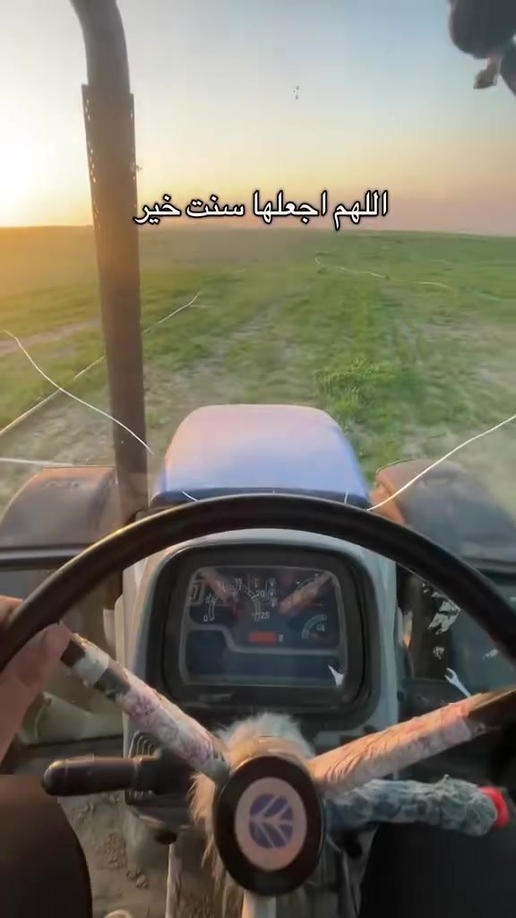 نيهولند فول عادي 
حجم 100 حصان دبل اكسل أربعه سلندر سوبر موديل 2012 حيل نضيف تبريد تدفئه فول عادي كهربائياته كلها شغاله تواير جديد محرك كير اكسل كله نضيف وشرط العنوان مخمور كوير
معارض ب إيراني هم يرهم 
الاتصال ***********
