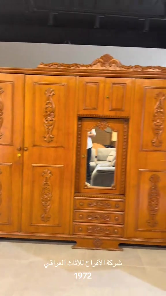 ما ادري هي صح اذواق بس اني هيج زمان واني احب الاشياء القديمة احس روحي اتنفس هيج أشياء قديمة خصوصا إذا كانت بحالة جيدة  عمر هاي الغرفة اكثر من 53   شركة الأفراح للأثاث العراقي  البيع بالنقد وبالأقساط ‏ غرفة نوم- اطقم قنفات - مفروشات - اخشاب تصنيع الأثاث  ‏العنوان محافظة واسط قضاء العزيزية قرب كراج بغداد مقابل مقهى حوران ‏التوصيل والشد مجاني إلى جميع محافظات العراق ‏خدمة استبدال الغرف العراقية القديمة بغرفة جديدة مع الاتفاق على الفرق ‏ خدمات ما بعد البيع لمدة سنة مجانية  *********** *********** *********** *********** *********** ***********⁩ #انتيكات #اثاث #العراق #قديم_زمان_اول 
