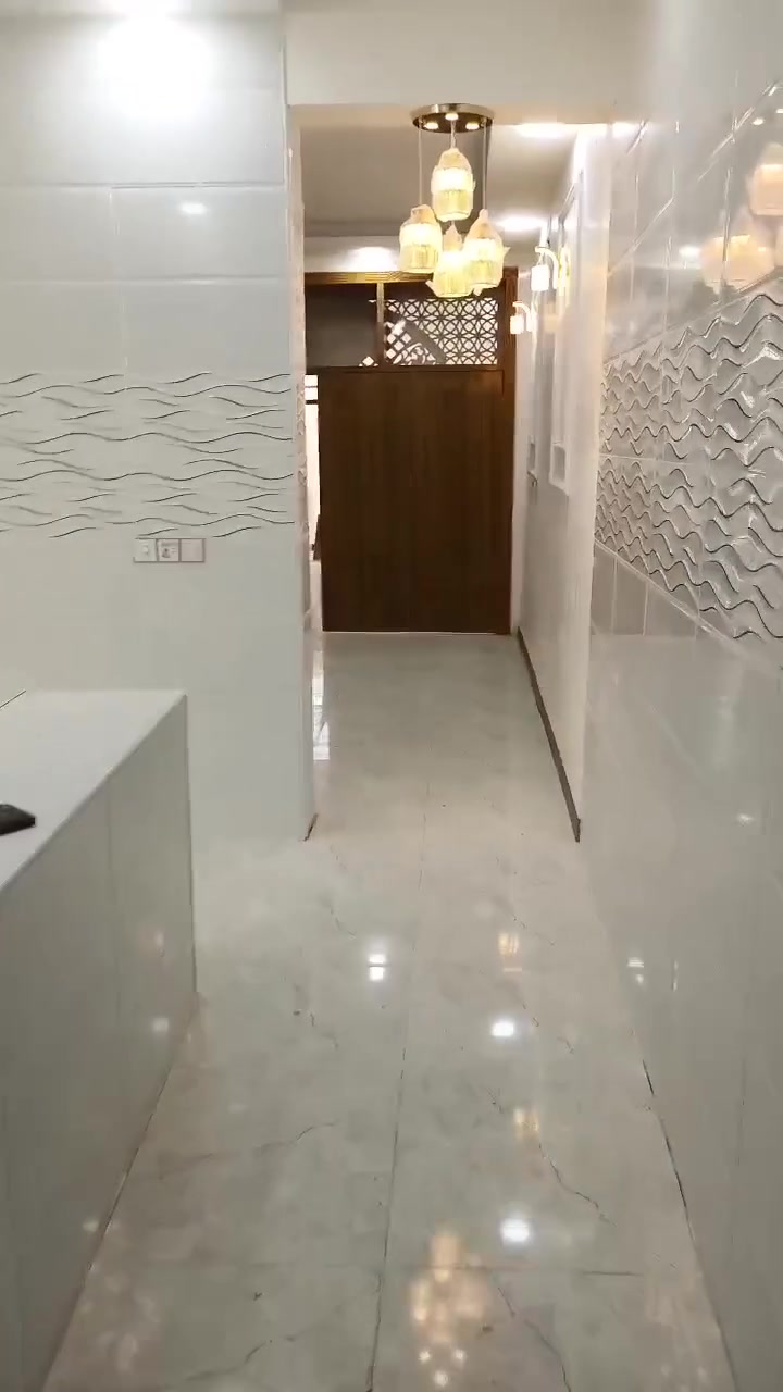 بيت مساحة 100متر البناء غرفه اوصاله اومطبخ واستقبال صحيات داخليه اوخارجيه العنوان #النجف الاشرف #ابشارع المطحنه نوع العقار #طابو زراعي #سند 25 بناء حديث اساس اوسقف صب كونكريت بورسلين سيراميك  البيت حديث تستلم مفتاح بيه مراوح اوناره كهربائيات كامله (السعر48اوبيه مجال للشراي) اتصل اوتدلل ***********
