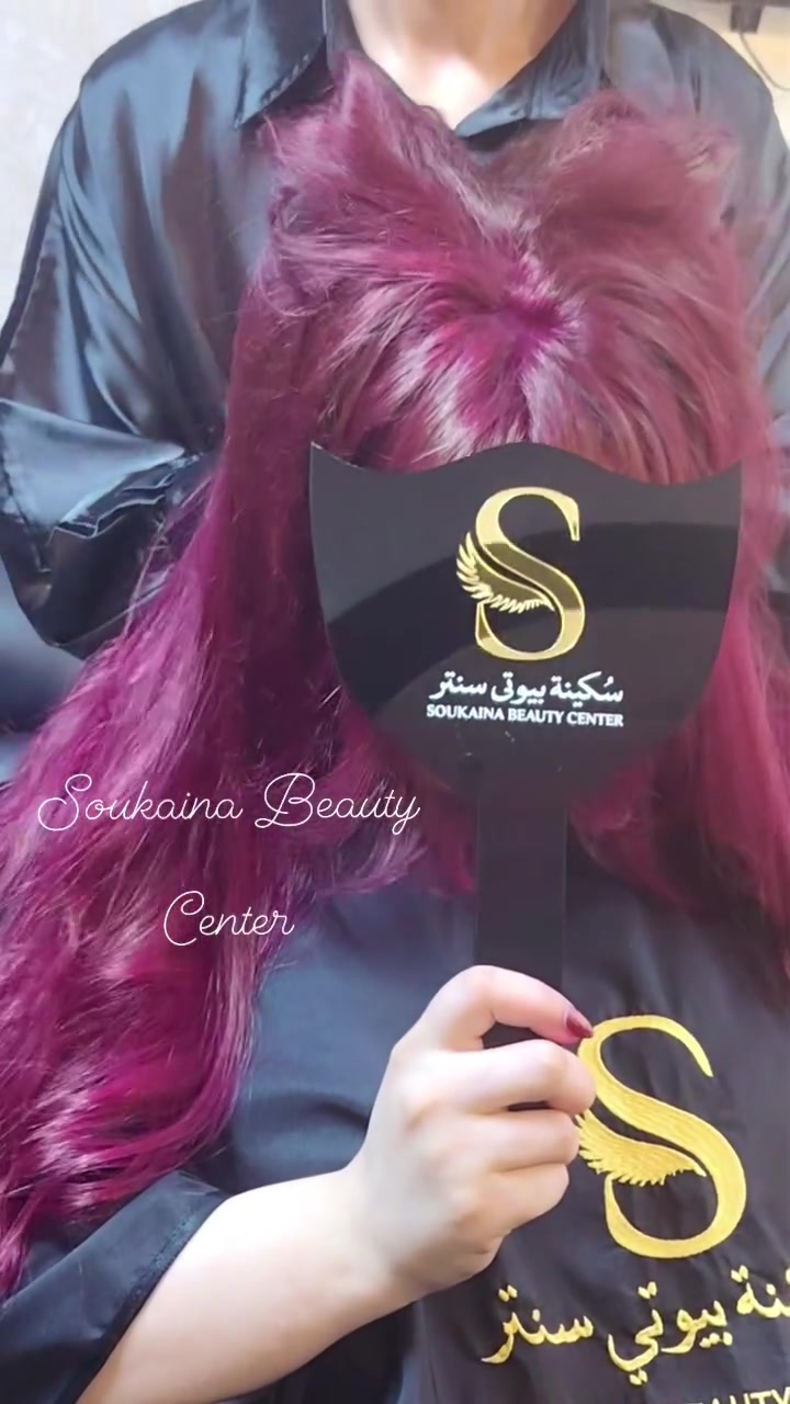 "شو رأيكن بالفرق؟ 😍 رجعنا الحيوية واللون لشعر الصبية و بس من عنااااا😍😍😍 النتيجة بتحكي لحالها!✨💇‍♀️

#SoukainaBeautyCenter #شعر_قبل_وبعد #تغيير_لوك #شعر_صحي

نص مكتوب في الصور:
- Soukaina Beauty Center