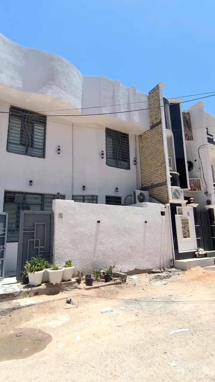 للتواصل المباشر مع صاحب العقار:
***********
بيت للبيع في كربلاء – حي الإخلاص – خلف الفيزا التركية
بيت 100 متر طابقين ، بناء حديث وجديد، طابوق وكونكريت للطابقين، ويبعد عن الإمام 5 كيلو أو أقل.
تفاصيل البيت:
الطابق الأول: استقبال + مطبخ + غرفة + صالة + حمام عدد 2 
الطابق الثاني: 3 غرف + صالة + حمام
مجموع الغرف: 4 غرف نوم 
السعر: ب135 مليون دينار عراقي فقط .
عقارات كربلاء، بيت للبيع، حي الإخلاص، بيت 100 متر، بناء حديث، بيت طابقين، تواصل مباشر مع صاحب العقار
