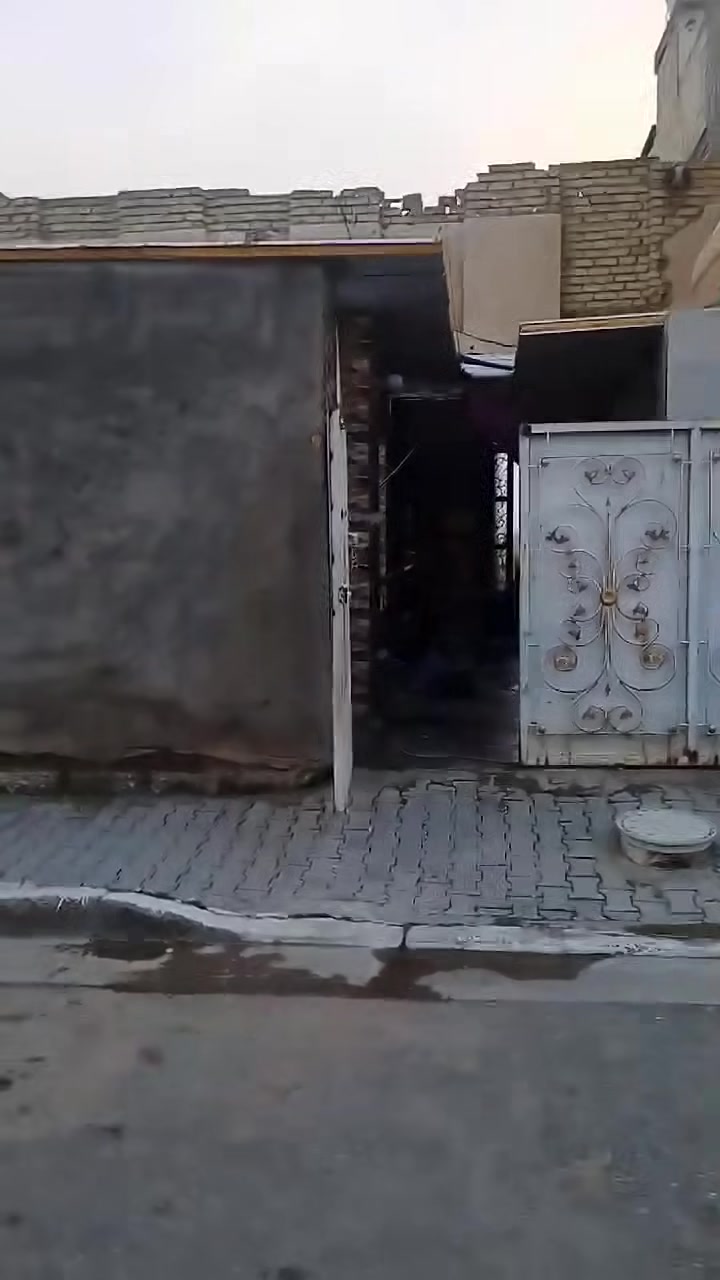 السلام عليكم
⚠️يعلن مكتب عراق السلام للعقار 
      عن توفر 
🏠 منزل للبيع مساحة 200م طابق واحد
      قرب جامع النور البيت مدخلين
 استقبل +مطبخ +صحيات + ترك وغرفتين نوم
وبقية التفاصيل مثل ما واضح مقطع الفديو 
للاستفسار الاتصال على الارقام :
رياض التميمي
***********
لؤي التميمي 
***********
قصي التميمي 
***********
أو زورنا في مكتبنا مكتب (عراق السلام) للعقار 
العنوان : شارع جامع النور
اهلا وسهلا بيكم
