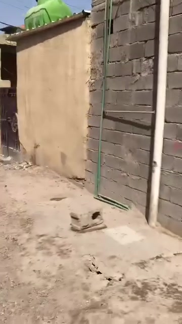 السلام عليكم دار للبيع بغداد الاسكشافات بشارع الميه البيت قاطين الراقم ***********