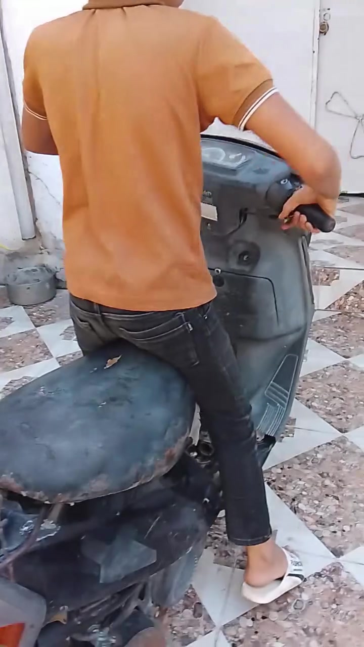السلام عليكم ماطور شغال شرط للبيع سعر 150 وبي مجال للطيبين مكان موصل جديده جانب الايمن 
***********
***********
