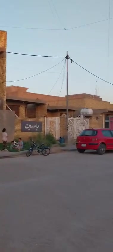 السلام عليكم
دار للبيع 200م موقع مميز
الموقع شارع الكفاح شارع 20 المربع الذهبي قرب المدرسه الصينيه مقابيله شارع12 
مواصفات : طابقين وبيتونه
 ط1 / غرفتين وهول واستقبال ومطبخ ومجاميع صحيه داخليه وخارجيه وكراج
ط2 / 4غرف نوم وهول ومجموعه صحيه 
بيتونه مع سطح شتايكر ستاره دبل طابوكه 
البيت الاساس صب مسلح مترين سيراميك الارضيه اسباني  والسيراميك الجداري مرمر
للسعر والاستفسار الاتصال على الرقم 
‭***********
