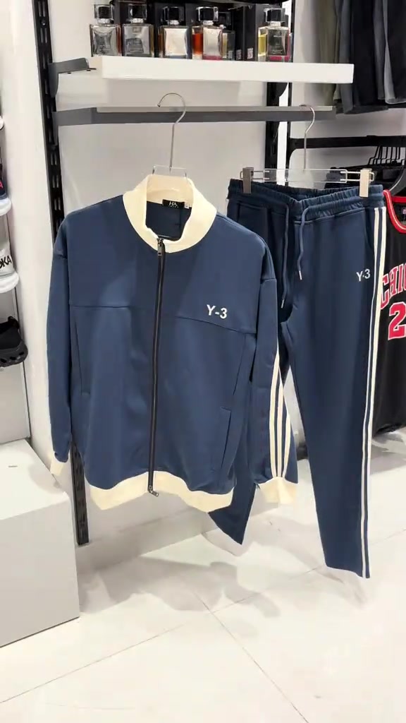 مجمع 3W على بركة الله نبلش وياكم الموديلات الشتويه  من ارقى الماركات العالميه  كوالتي عالي وبضمان حقيقي  تراك قطن adidas صناعه تايلند  السعر 65,000 قياسات (m-L-XL-XXL-) متوفر توصيل لجميع مناطق العراق العنوان بغداد القادسيه مدخل ساحة قحطان ثاني استداره ع يسار  *********** #1millionaudition #ترند 

