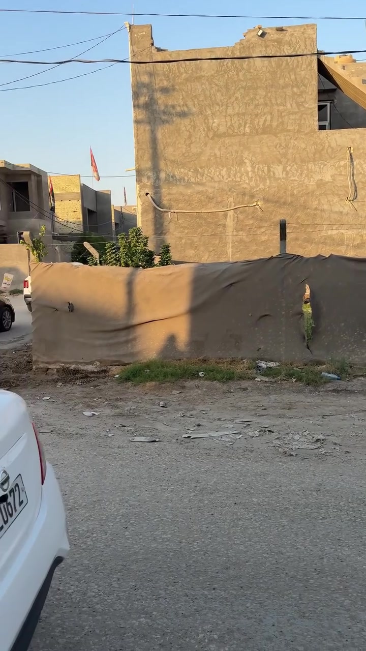 ### **فرصة استثمارية وتجارية ذهبية! 🌟**
يعلن **مكتب الوسام الذهبي** عن توفر قطعة أرض مميزة للبيع بالمواصفات التالية:
#### **📍 التفاصيل الأساسية:**
 * **المساحة:** 100 متر مربع
 * **الواجهة/الموقع:** ركن تجاري مميز
 * **نوع السند:** سند 25
 * **المنطقة:** حي سكني متكامل
#### **✨ المميزات:**
 * متوفرة كافة الخدمات الأساسية.
 * موقع استراتيجي وحيوي.
 * قريبة من **أسواق مارينا**.
#### **📌 العنوان:**
 * بابل - الحلة - الزويوية الغربي (قرب أسواق مارينا)
📞 **للحجز والاستفسار يرجى الاتصال على الرقم:**
 * ***************
*(مكتب الوسام الذهبي لخدمات العقارات)*
