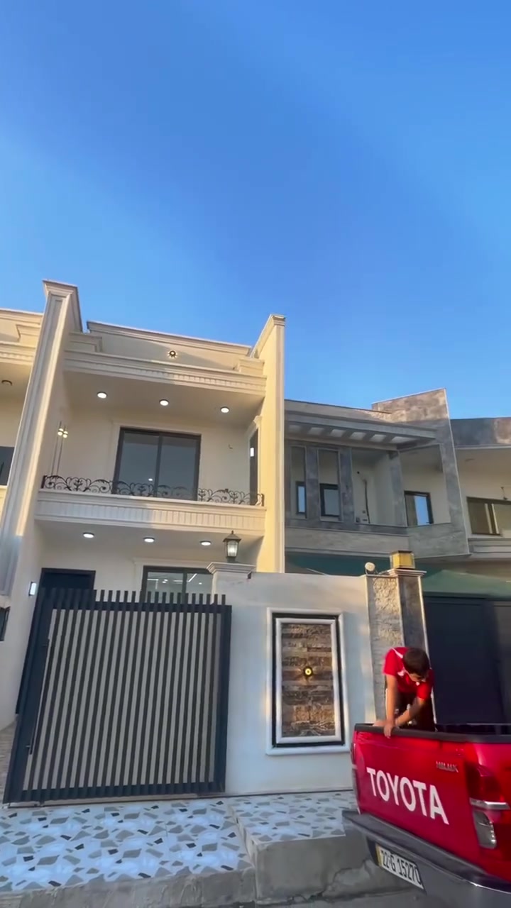 بسم الله الرحمن الرحيم

🏠 دار سكنية للبيع – حي عدن

📐 المساحة: 125 متر
📏 الواجهة: 5 متر
📍 الموقع: حي عدن، خلف مدينة الألعاب
💰 السعر: 185 مليون دينار مع مجال للتفاوض

📞 للاستفسار:
***********
***********

🏢 موقع المكتب: حي عدن، قرب جامع تحسين صوراني
