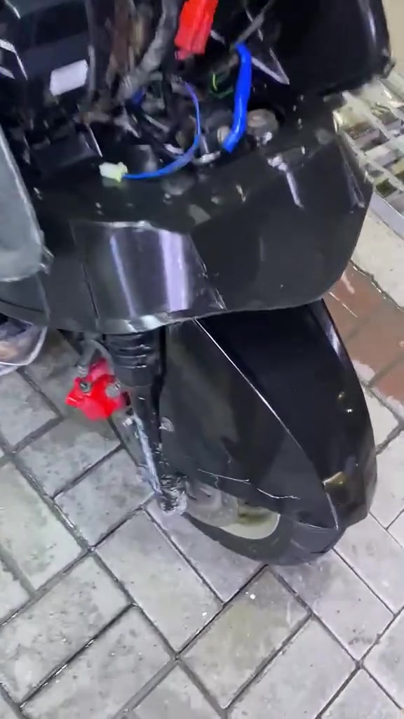 سلام عليكم
سكنز فحل للبيع 
الدراجه بلاديه شلعه و معدل تخبل 
ما ناقصها شي 
كفراتها موجوده كلها كامله 
سعرها ٥٥٠ وبيها مجال 
مكاني الدوره 
اي ستفسار اتصل وبيك خير ودلل
او مراوس حسب القناعه
***********
