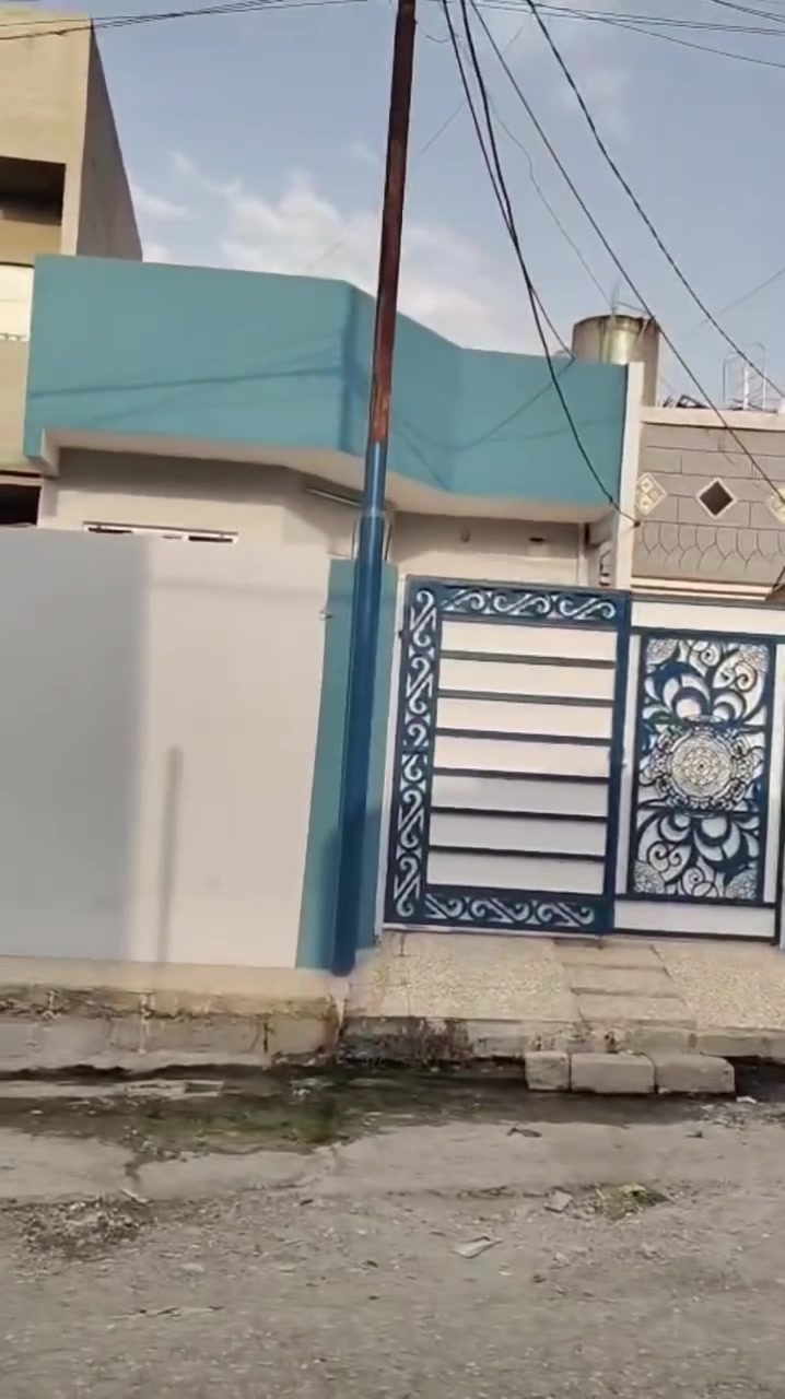 سلام عليكم دار للبيع هرمات الخامسه طابق واحد  مساحه 100 واقع حال 120واجه 6 يتكون الدار من غرفه هول استقبال بيتونه مطبخ
للاستفسار الاتصال علا الارقام المذكوره
***********
*********** 
سلام عليكم دار للبيع هرمات الخامسه طابق واحد  مساحه 100 واقع حال 120واجه 6 يتكون الدار من غرفه هول استقبال بيتونه مطبخ

