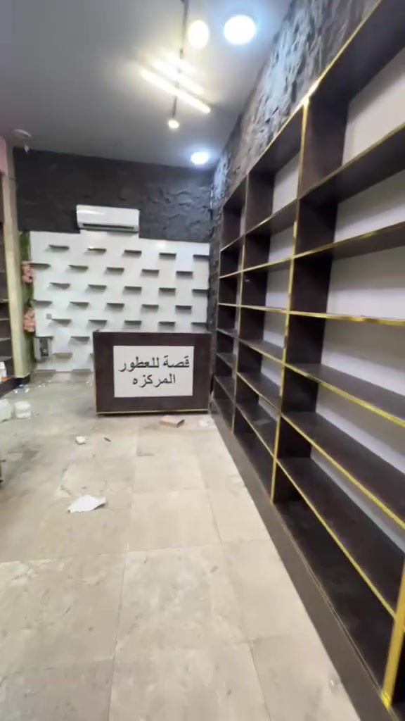 سلام عليكم  عندي فاترينات للبيع وجدد والله مصار 3 اشهر من فصلتهن
العنوان بغداد لاستثمار  خلف مجمع الزهور
***********

