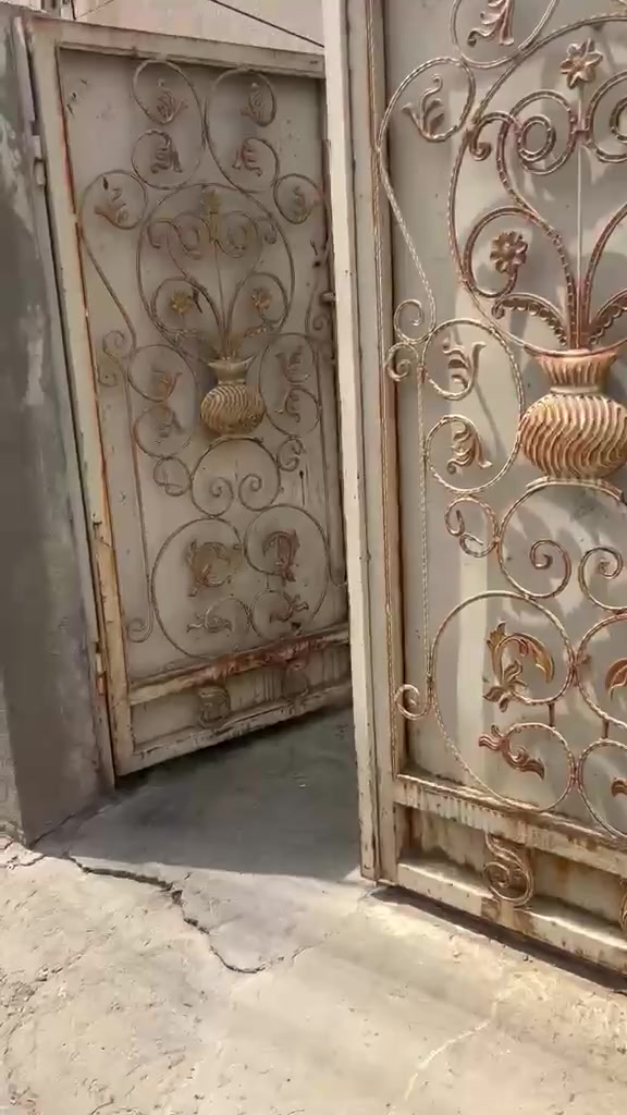 السلام عليكم
دار للبيع طابو صرف مساحتها 90 متر تقع في ابو دشير شارع قرب حسينية الكاظمين الواجهه 4ونص ونزال 20 متر

تحتوى الدار على كراج وحديقه ومطبخ كبير وغرفة نوم وصحيات وترك

وفي الطابق الثاني غرفه نوم واحده ومثل ماموضح بالفيديو المنشور

للاستفسار عن السعر الخاص مفتوح

للاتصال ***********

لرؤية منشوراتي اكتب دلالية ابو كرار الشويلي للعقار وراح تشوف كل شي موجود واي شي يعجبك راسلني عليه وتدلل وانا بخدمتك ومستعدين لعرض عقاراتكم لدينا اتصل بنا واتس اب او ماسنجر وبالخدمه
