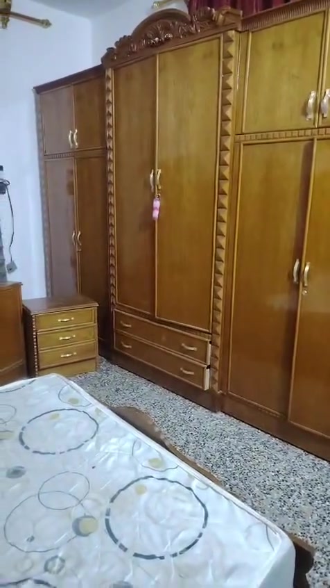 غرف نوم للبيع غرفتين كاملات ست ابواب وملحق والثالثه كنتور ست ابواب ملحق مع كومديات وميز مرايه رقم *********** متوفر واتساب.
