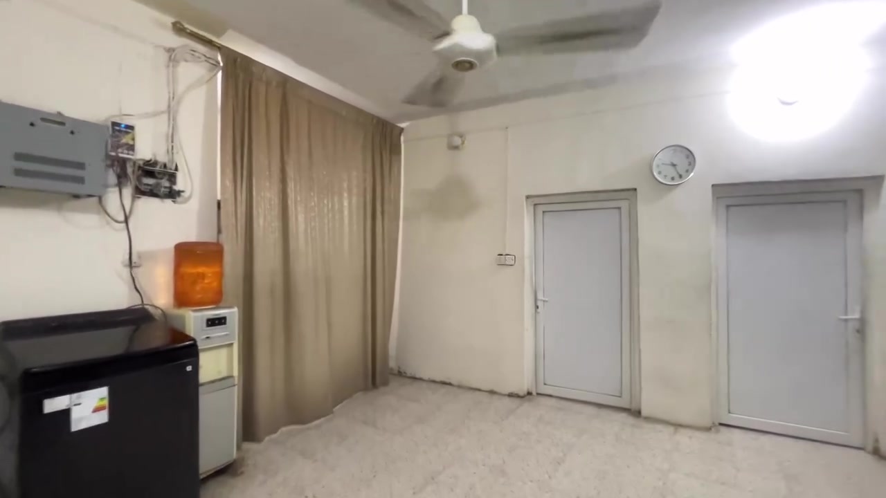 بيت للبيع

مساحه : 200 طابو صرف 
موقع    : ديالى - بهرز - قريه برغه - خلف مدرسه الواسطي 
يتكون البيت : ( طابقين ).  الأرضي ( صاله - مطبخ - غرفتين - استقبال ) والطابق الاول نفس الشي 
الاستفسار والسعر اتصال على هذا الرقم ( *********** ) او مراسله الصفحه . 
+ أمام البيت ايضاً حديقة كبيره ومساحه مفتوحه .
‭
