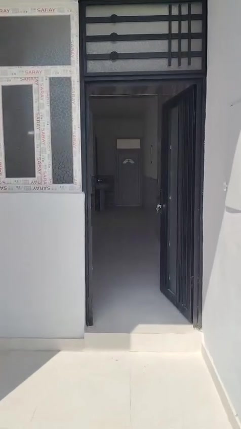✨تم بحمد الله إكمال هذا البيت في بعقوبة - دور مندلي بكل تفاصيله، بعد مراحل من العمل والمتابعة الدقيقة حتى ظهر بهذه الصورة.🏡
حرصنا خلال التنفيذ على الجودة،والدقة، والتشطيب المرتب ليكون العمل بالمستوى المطلوب ويعكس ثقة عملائنا بنا.🤍
 نسأل الله أن يكون بيت خير وبركة على أهله.
📸جميع الصور والتفاصيل الخاصة بالعمل مرفقة
 ادناه👇
📞 للتواصل والاستفسار عن تفاصيل العمل والأسعار:
***********
