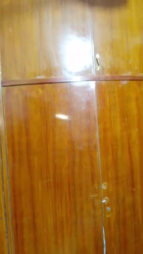 السلام عليكم 
عندي غرفه نوم الله شاهد نضيف وجديده يحتاج اله يدات بوب وبس وبيه ضربه خفيفه باب الكنتور واضح بالتصوير رايده ب450 الف وبيه مجال عنوان بغداد وهذا رقمي ***********40
