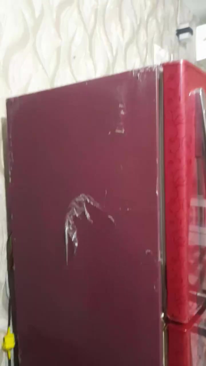 ثلاجه مستعمله قليل خير من الله اريد البيع السعر ٢٠٠ الاستفسار هاذا رقمي ***********
