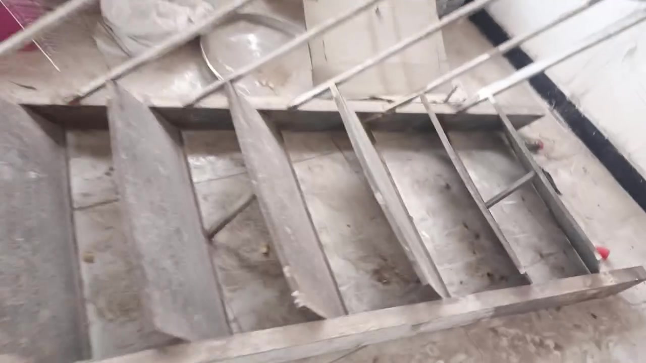 درج حديد مستعمل • ٤ونص متر • الزعفرانيه بغداد