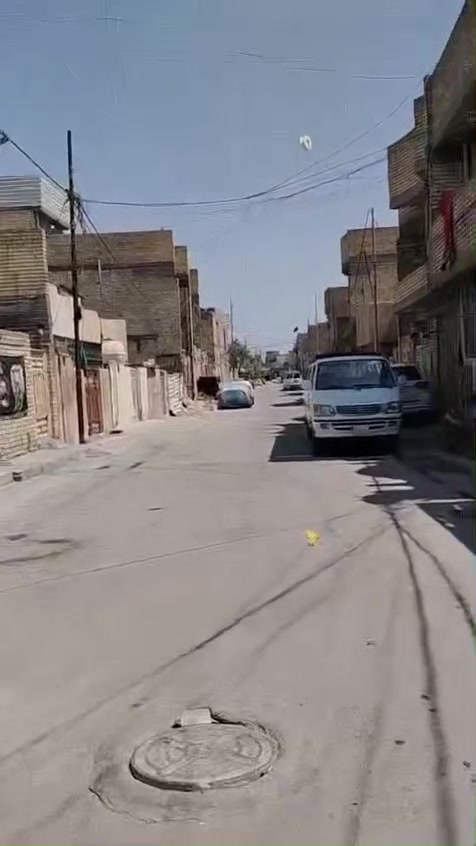 بيت لبيع 100 متر مربع استقبال وصالة مفتوحة وغرفة نوم وحمام ومنور مطبخ حار البيت بناء جديد مرمر وسيراميك وبياض كلة جديد العنوان الدسيم فرع اسواق دل دل استفسار ***********
