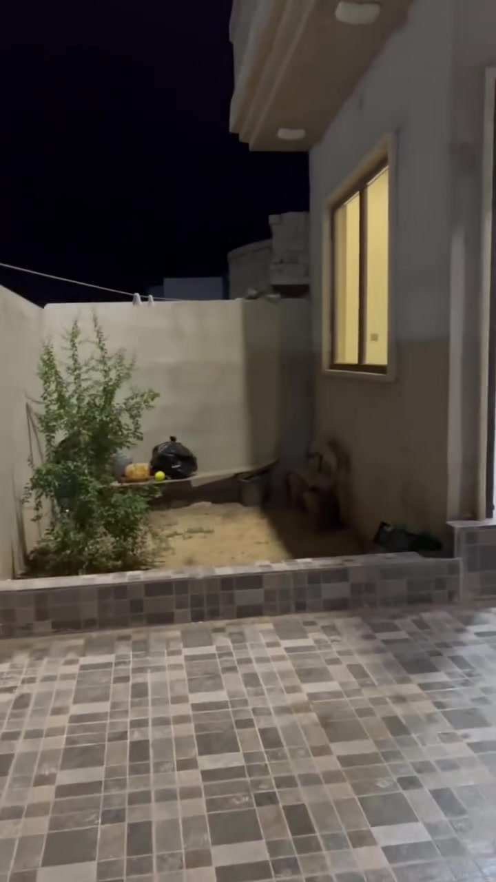 بيت زراعي في القوسيات 200متر  ماء كهرب مولدا كلو رسمي و مسجل بل بلديه***********
